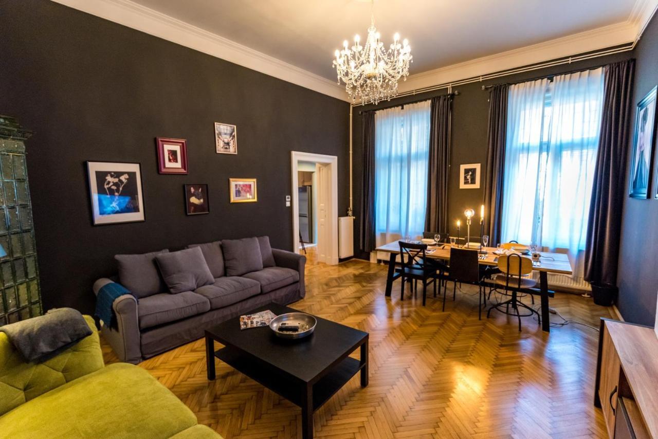 R38 - Artists Luxury Apartment *
