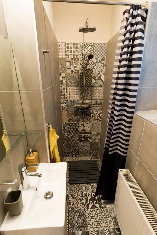 R38 - Artists Luxury Budapest
