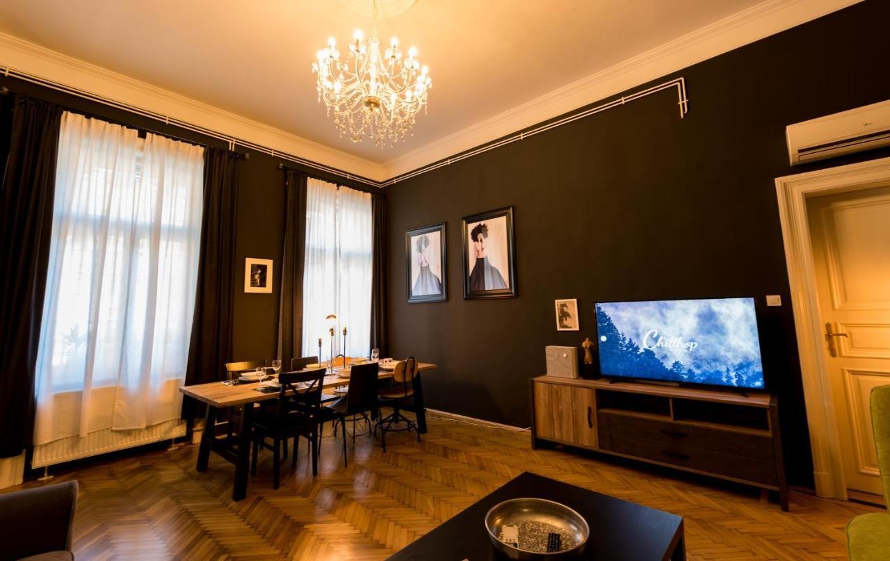 R38 - Artists Luxury * Budapest