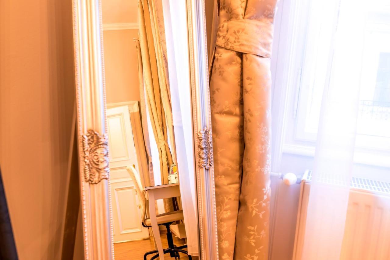 R38 - Artists Luxury Apartment *