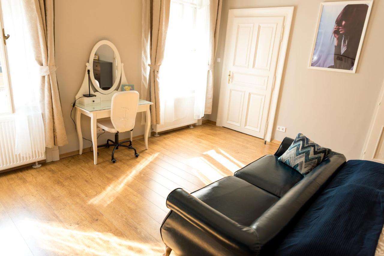 Apartment R38 - Artists Luxury
