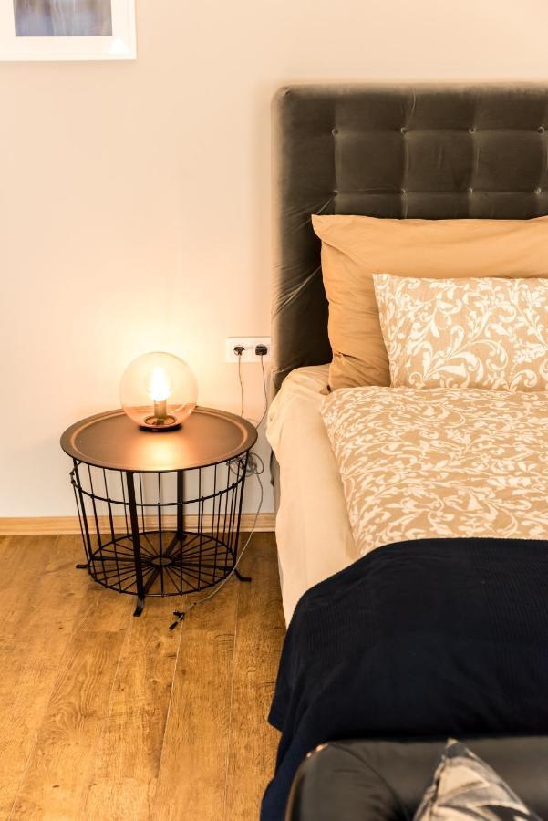 R38 - Artists Luxury Budapest
