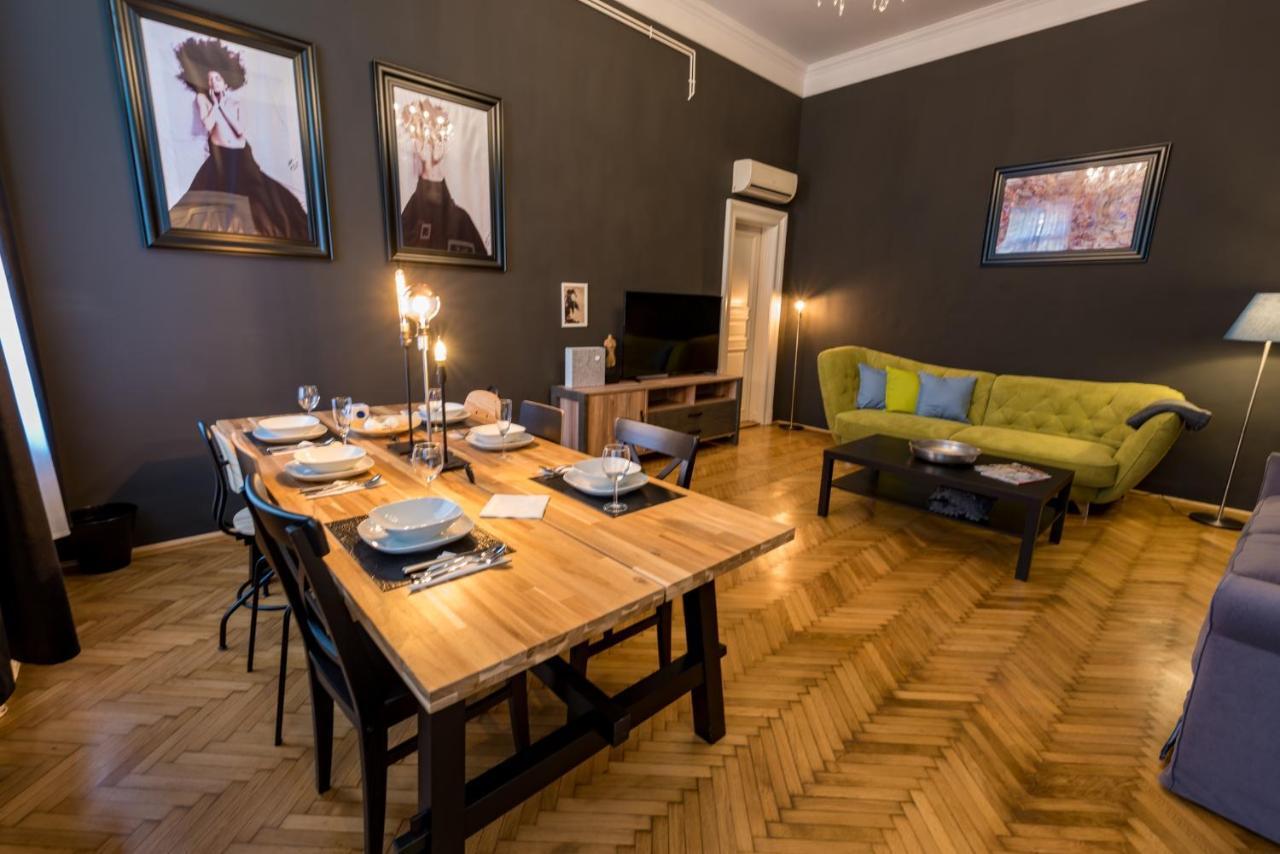 R38 - Artists Luxury * Budapešť