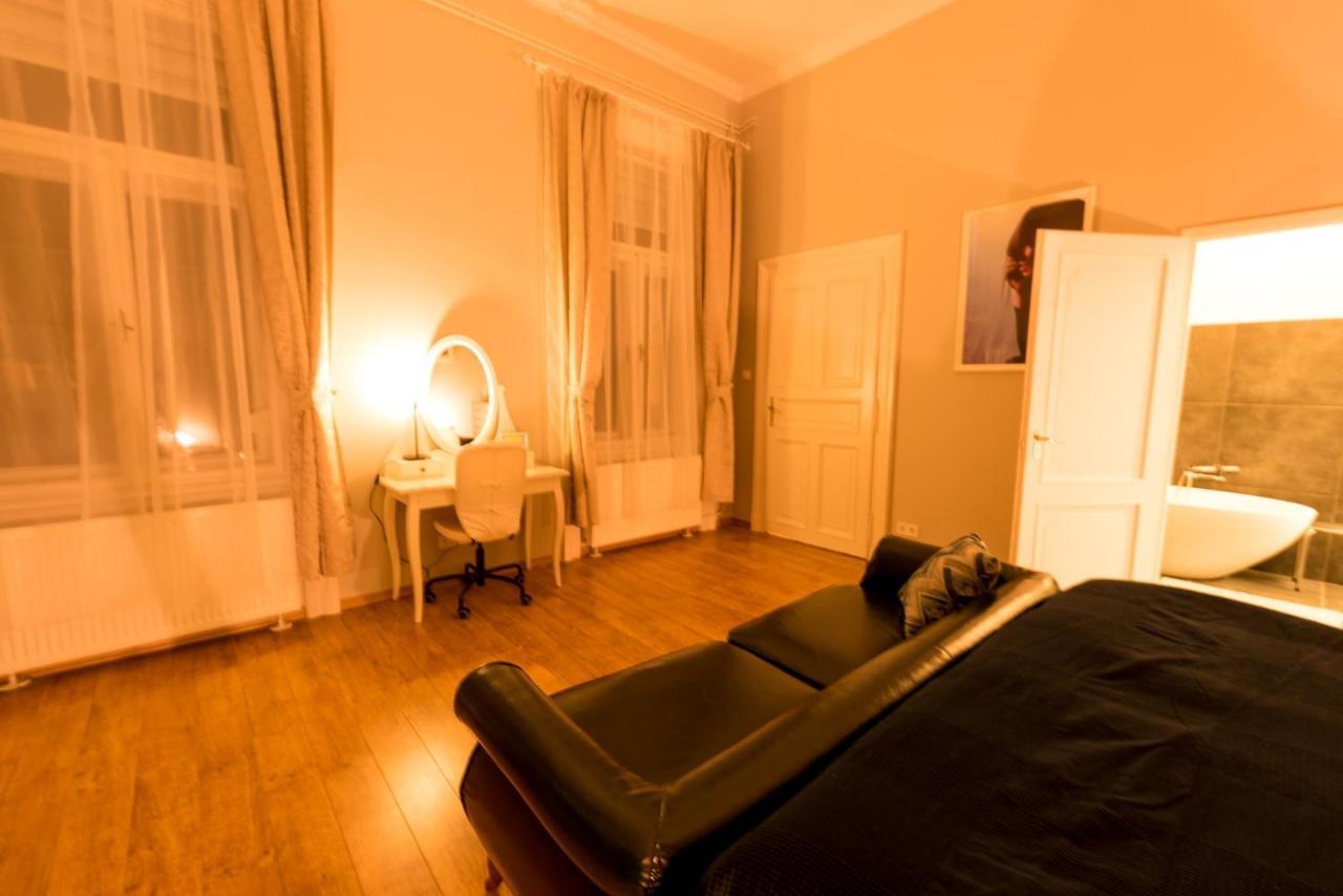 R38 - Artists Luxury Budapešť