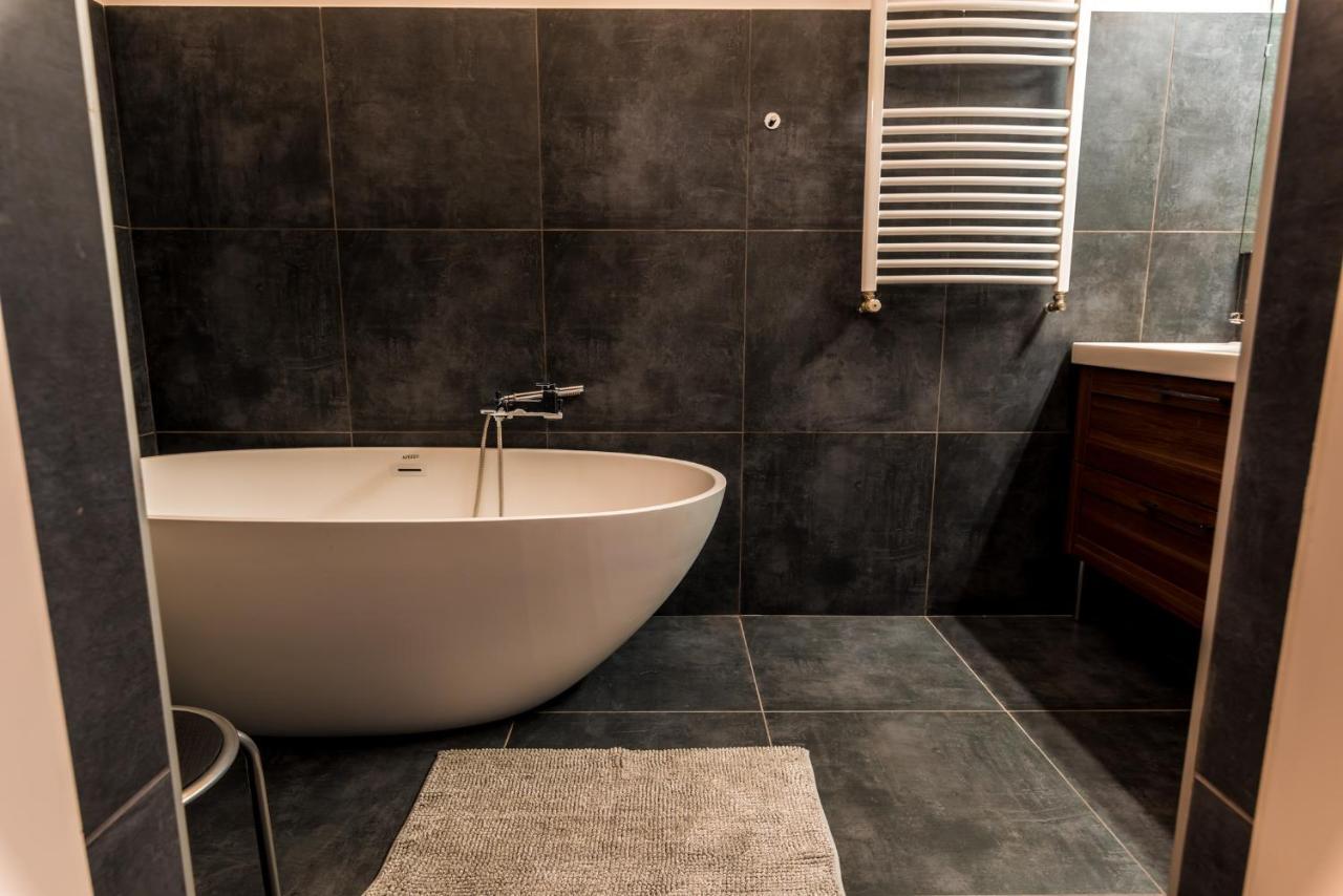 R38 - Artists Luxury Apartmán